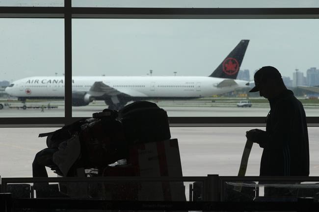 COVID-19 pandemic prompts recent newcomers to leave Canada for their home countries | iNFOnews.ca CP1171895229