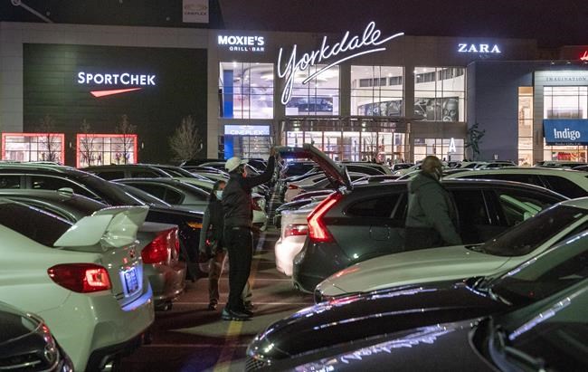 GTA malls entering grey zone use staff at doors, tech to track capacity | iNFOnews.ca