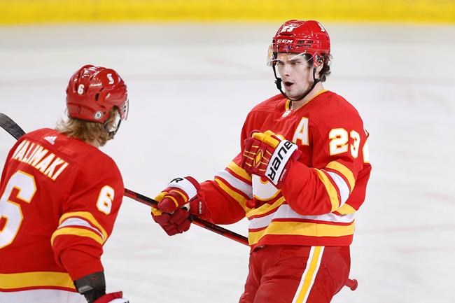 Sean Monahan scores twice for Flames in 3-1 win over Canadiens | iNFOnews.ca