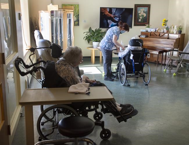 Vaccines bring hope to Quebec care homes, but life slow to return to normal | iNFOnews.ca Vaccines bring hope to Quebec care homes, but life slow to return to normal | iNFOnews.ca