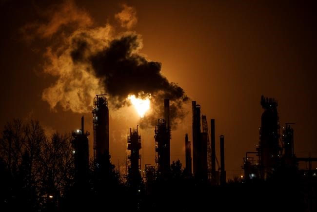 Three-quarters of oil and gas sector could be displaced in move to cut emissions | iNFOnews.ca CP582875397