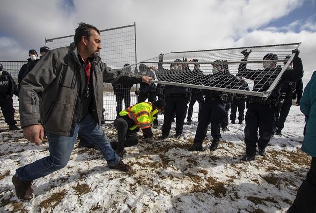 Expert says gathering outside Alberta church attended by many conspiracy theorists | iNFOnews.ca CP623507060