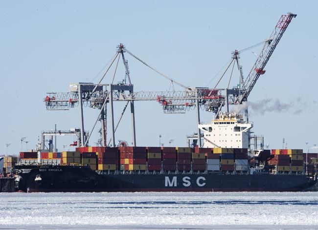 Montreal dockworkers begin weekend strikes as talks drag on | iNFOnews.ca Montreal dockworkers begin weekend strikes as talks drag on | iNFOnews.ca