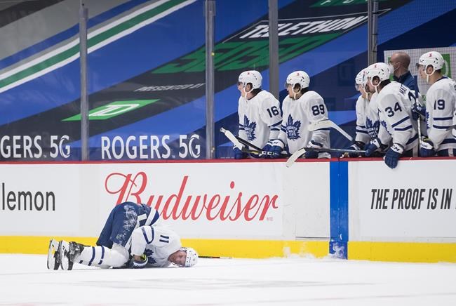 Maple Leafs hoping knee injury to Zach Hyman not 'too serious' following collision | iNFOnews.ca Maple Leafs hoping knee injury to Zach Hyman not 'too serious' following collision | iNFOnews.ca