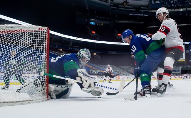 Holtby solid as Vancouver Canucks edge Ottawa Senators 4-2 | iNFOnews.ca