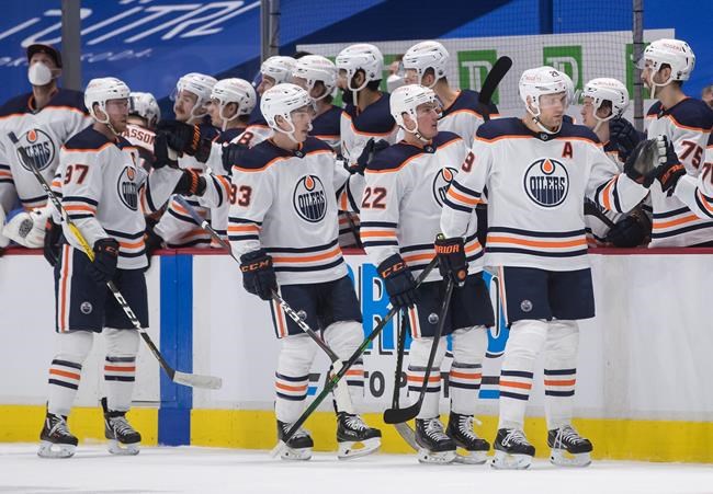 Draisaitl, McDavid dominant as Oilers down beleaguered Canucks 4-1 | iNFOnews.ca