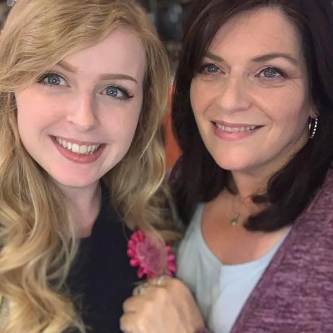 Canadians prep for muted Mother's Day as COVID counts, vaccine delays deter reunions | iNFOnews.ca
