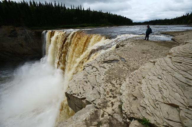 People in 200 homes in Hay River, N.W.T. told to leave due to flood threat | iNFOnews.ca People in 200 homes in Hay River, N.W.T. told to leave due to flood threat | iNFOnews.ca