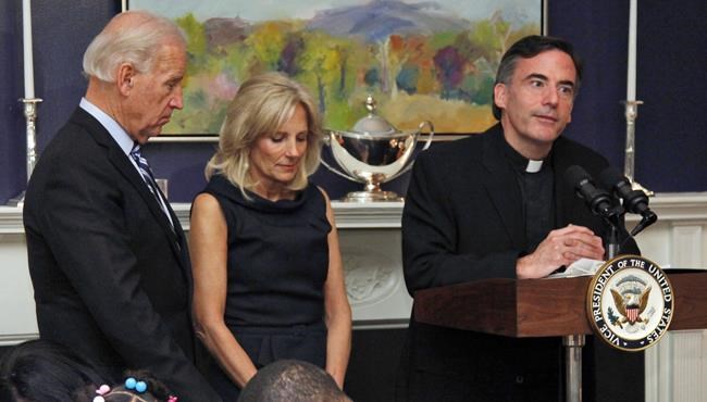 Biden inauguration priest resigns California university post | iNFOnews.ca