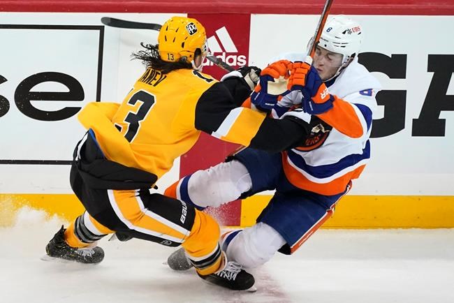 Palmieri's OT winner lifts Isles by Penguins 4-3 in Game 1 | iNFOnews.ca