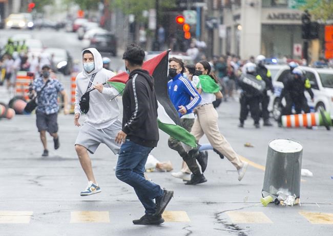 Tensions flare at Israel-Palestinian demonstrations in Montreal, Toronto | iNFOnews.ca Tensions flare at Israel-Palestinian demonstrations in Montreal, Toronto | iNFOnews.ca