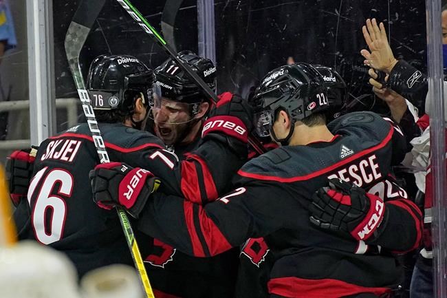 Staal, Niederreiter lift Hurricanes past Predators 5-2 | iNFOnews.ca
