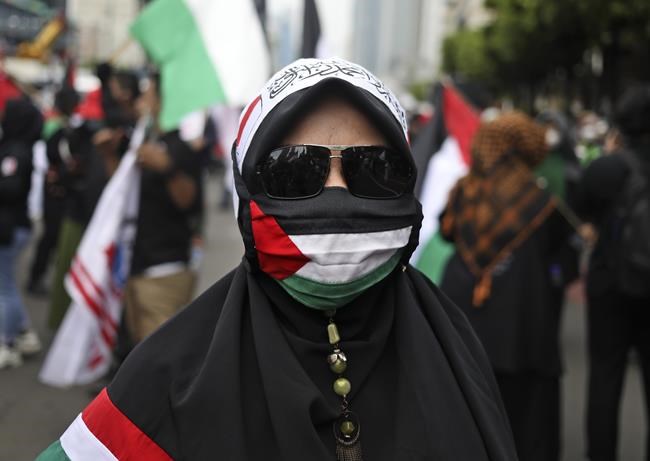 Indonesians protest at US Embassy over Israeli airstrikes | iNFOnews.ca