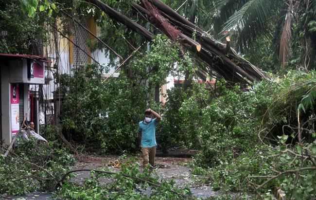 India scours sea after barge sinks, 2nd adrift after cyclone | iNFOnews.ca India scours sea after barge sinks, 2nd adrift after cyclone | iNFOnews.ca