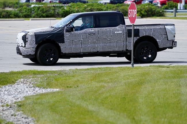 Biden back behind the wheel, zooming away in electric truck | iNFOnews.ca