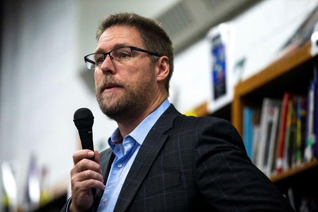 Virus dispute could force Iowa schools leader out of job | iNFOnews.ca