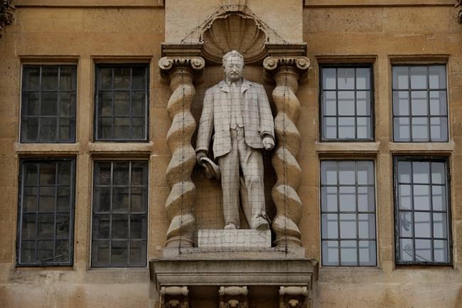 Oxford college to keep statue of imperialist Cecil Rhodes | iNFOnews.ca CP716578598