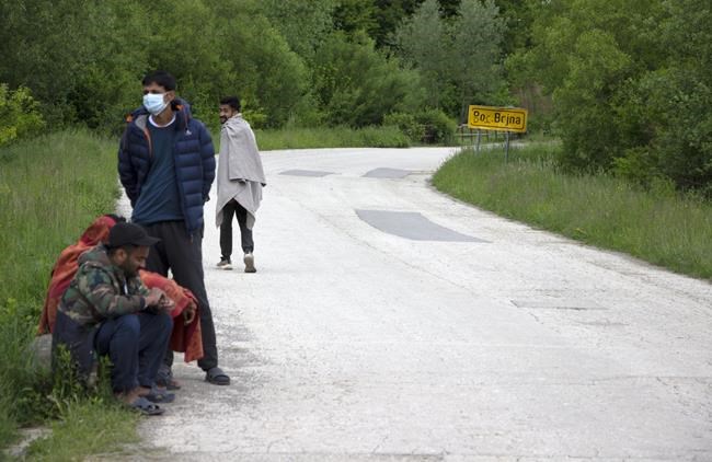 Migrants with children sleep rough in Bosnia border village | iNFOnews.ca Migrants with children sleep rough in Bosnia border village | iNFOnews.ca