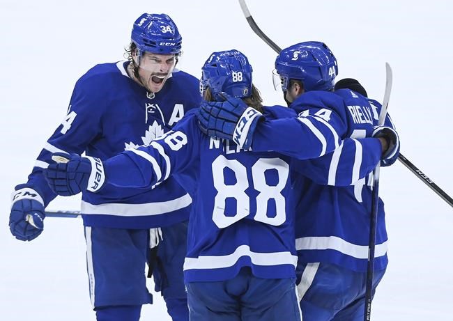 Minus Tavares, Matthews leads the way as Leafs down Habs 5-1 in Game 2 to even series | iNFOnews.ca