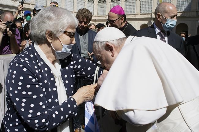 Pope kisses Auschwitz survivor's tattoo | iNFOnews.ca Pope kisses Auschwitz survivor's tattoo | iNFOnews.ca
