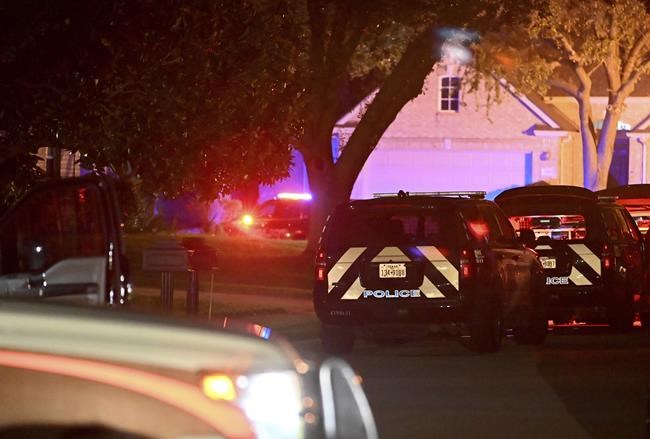Man arrested after opening fire on officers at Texas home | iNFOnews.ca CP999956158