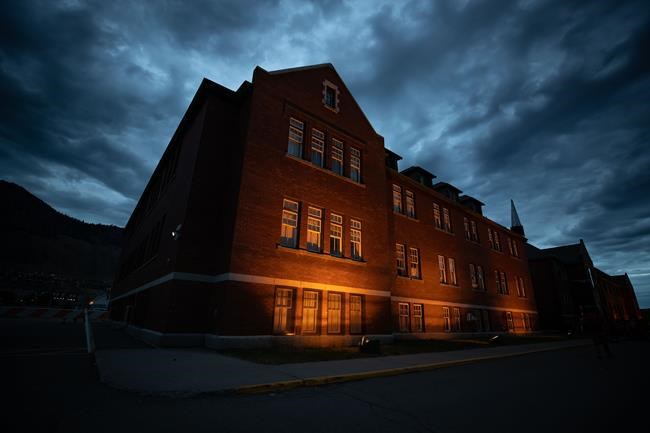 Apology issued after removal of memorial for Kamloops residential school victims | iNFOnews.ca Apology issued after removal of memorial for Kamloops residential school victims | iNFOnews.ca