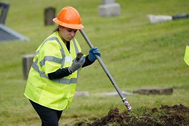 Cemetery search resumes for victims of Tulsa Race Massacre | iNFOnews.ca CP471374196