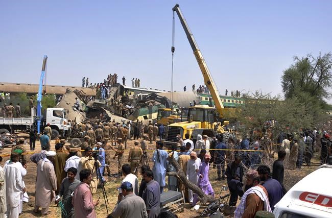 Train barrels into another in Pakistan, killing at least 40 | iNFOnews.ca CP811146398