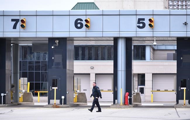 Canada's border agency urgently developing biometric plans in response to COVID-19 | iNFOnews.ca
