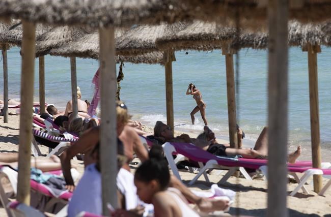 EU lawmakers OK virus pass, boosting summer travel hopes | iNFOnews.ca EU lawmakers OK virus pass, boosting summer travel hopes | iNFOnews.ca