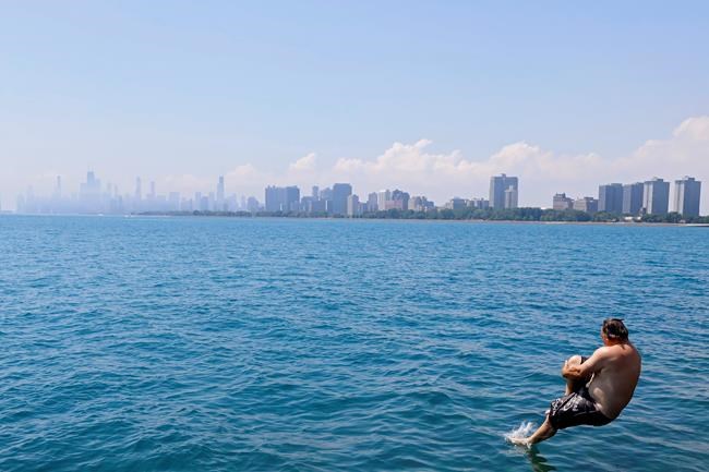Chicago man jumps into Lake Michigan for 365th straight day | iNFOnews.ca Chicago man jumps into Lake Michigan for 365th straight day | iNFOnews.ca