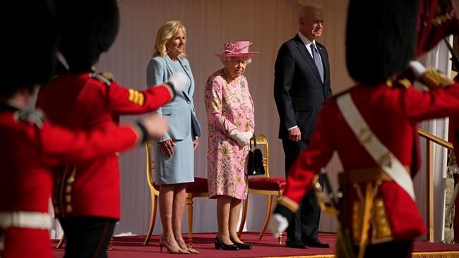 Biden says 'very gracious' queen 'reminded me of my mother' | iNFOnews.ca