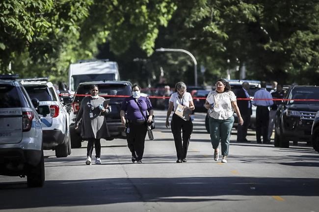 Police: 4 dead, 4 hurt in shooting on Chicago's South Side | iNFOnews.ca