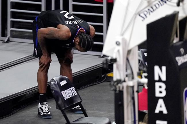 AP source: Kawhi Leonard has knee issue, status unclear | iNFOnews.ca AP source: Kawhi Leonard has knee issue, status unclear | iNFOnews.ca