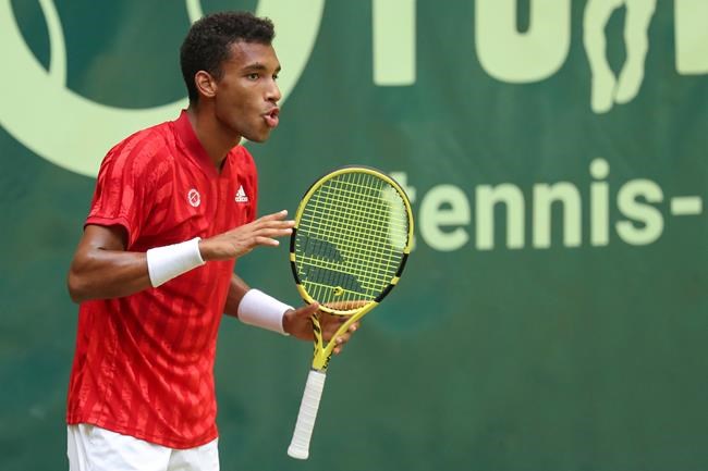 Canadian Felix Auger-Aliassime upsets Roger Federer in second round of Noventi Open | iNFOnews.ca