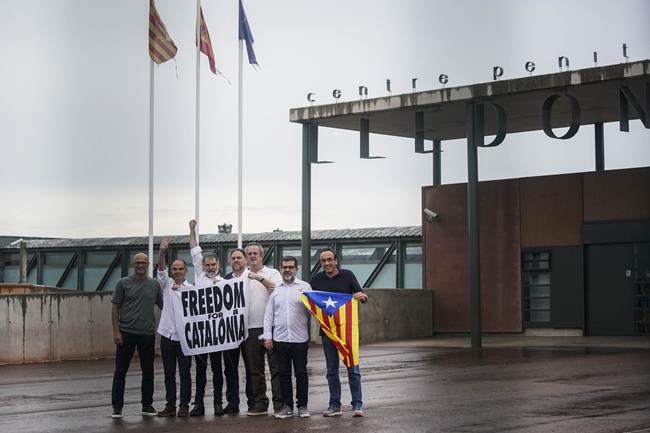 Nine pardoned pro-independence Catalan leaders walk free | iNFOnews.ca CP168714050