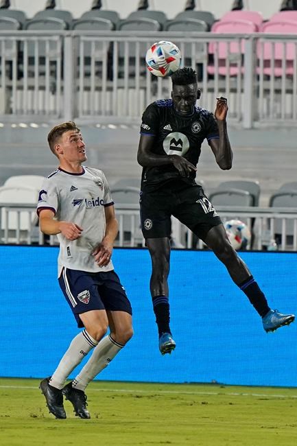 10-man Montreal holds off D.C. United for 0-0 tie | iNFOnews.ca
