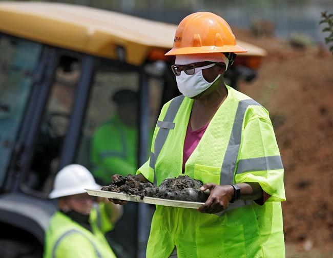 Bullet found in remains in search for Tulsa massacre victims | iNFOnews.ca