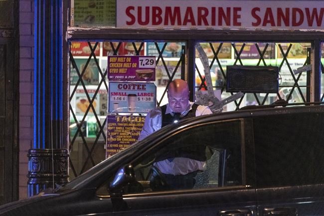 Police: 2 dead, 15 wounded in separate shootings in Chicago | iNFOnews.ca