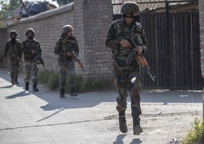 Police: Suspected militants kill Kashmir officer, family | iNFOnews.ca