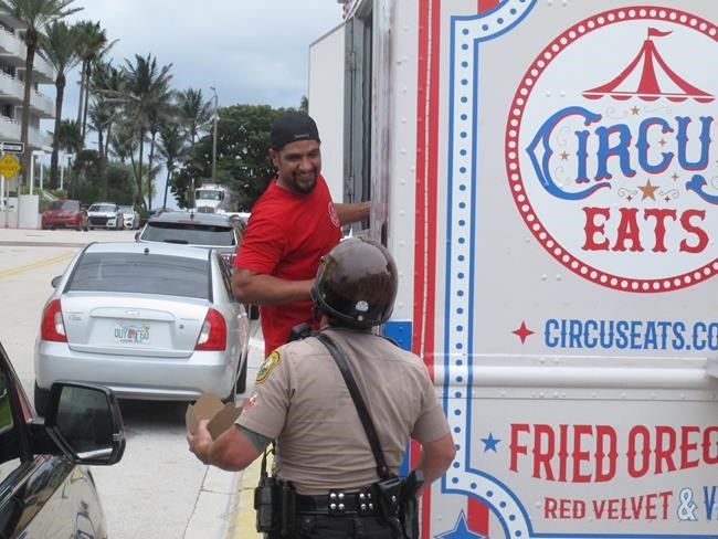 Army of volunteers showers first responders with food, water | iNFOnews.ca