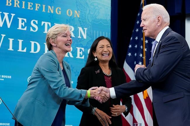 'Orange skies': Biden raising federal pay to fight wildfires | iNFOnews.ca CP895605712