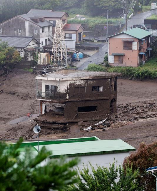 2 dead, 20 missing after mudslide rips through Japan town | iNFOnews.ca 2 dead, 20 missing after mudslide rips through Japan town | iNFOnews.ca