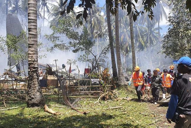 Philippine military plane crashes, 45 dead, 49 rescued | iNFOnews.ca