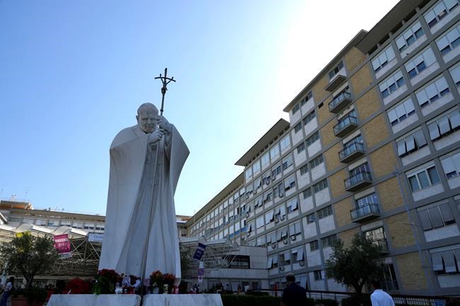Pope had severe narrowing of the colon, recovery continues | iNFOnews.ca