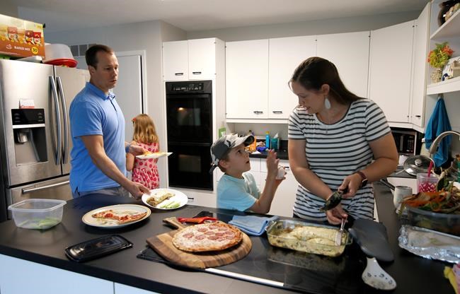 Families fostering migrant kids offer what shelters cannot | iNFOnews.ca
