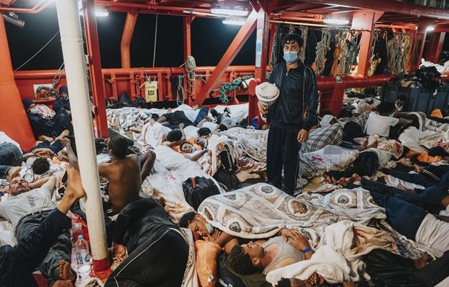 Hundreds of rescued migrants disembark in southern Italy | iNFOnews.ca Hundreds of rescued migrants disembark in southern Italy | iNFOnews.ca