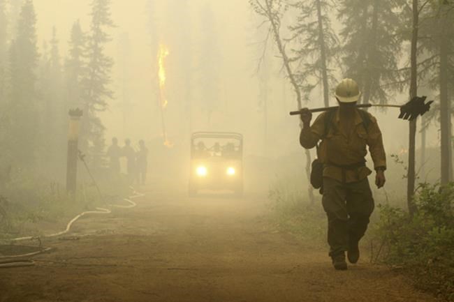 Favorable weather helps keep Alaska wildfire from resort | iNFOnews.ca