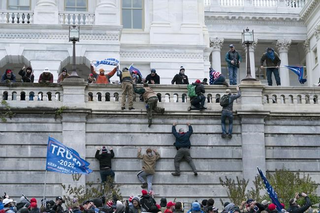 Report: 2 Seattle police officers broke law during DC riots | iNFOnews.ca