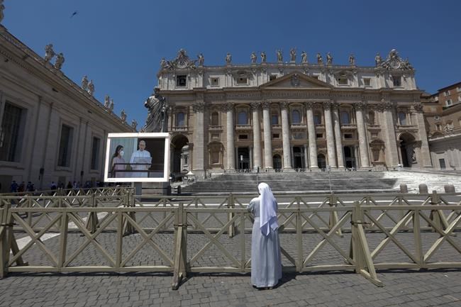 Pope Francis makes first appearance since intestinal surgery | iNFOnews.ca Pope Francis makes first appearance since intestinal surgery | iNFOnews.ca